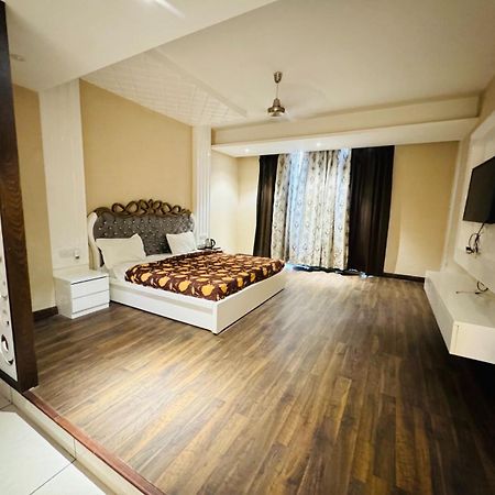 The Pearl Hotel Sirsa Exterior photo