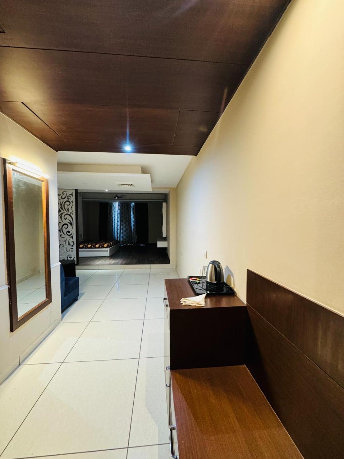 The Pearl Hotel Sirsa Exterior photo