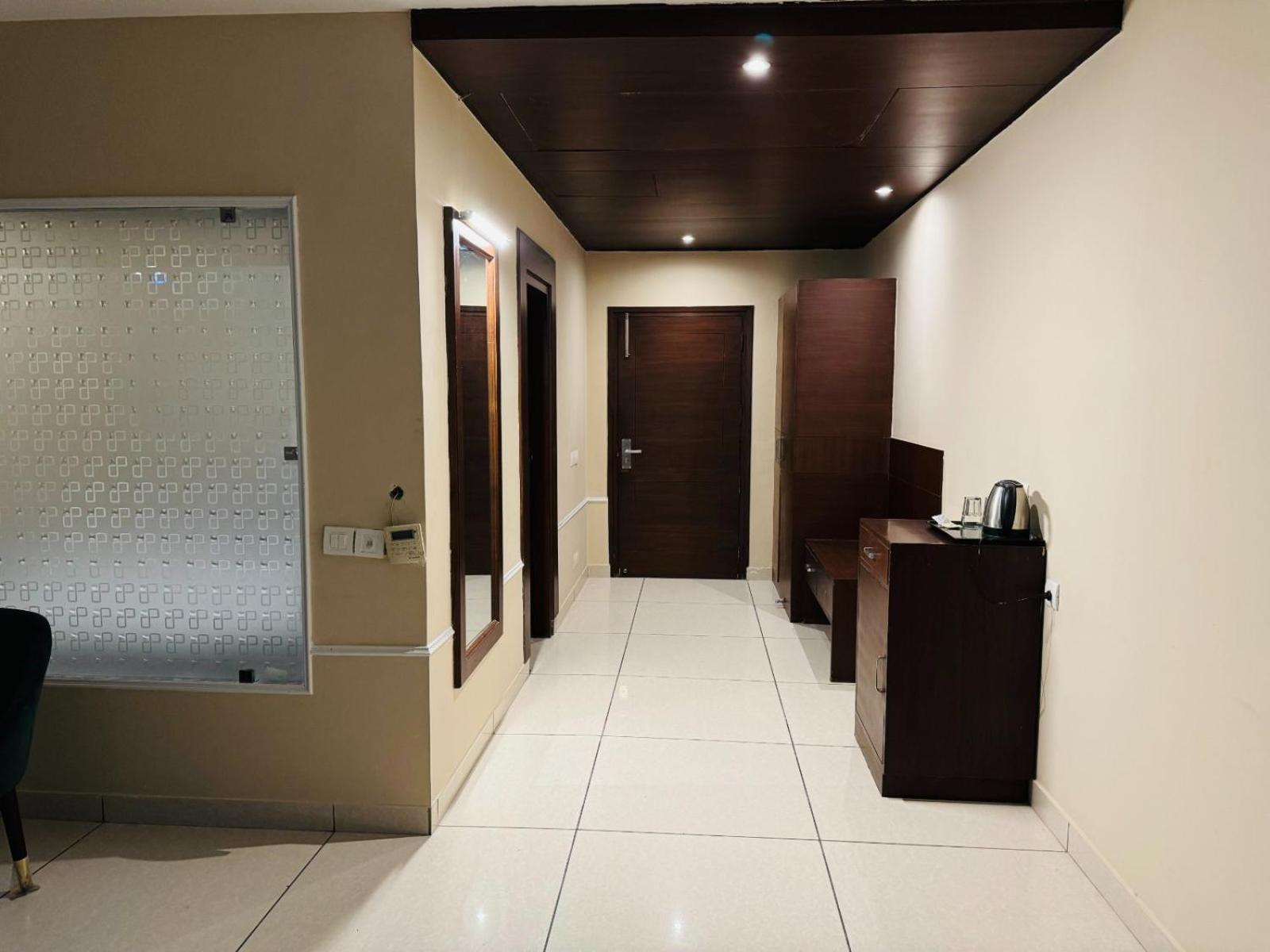 The Pearl Hotel Sirsa Exterior photo