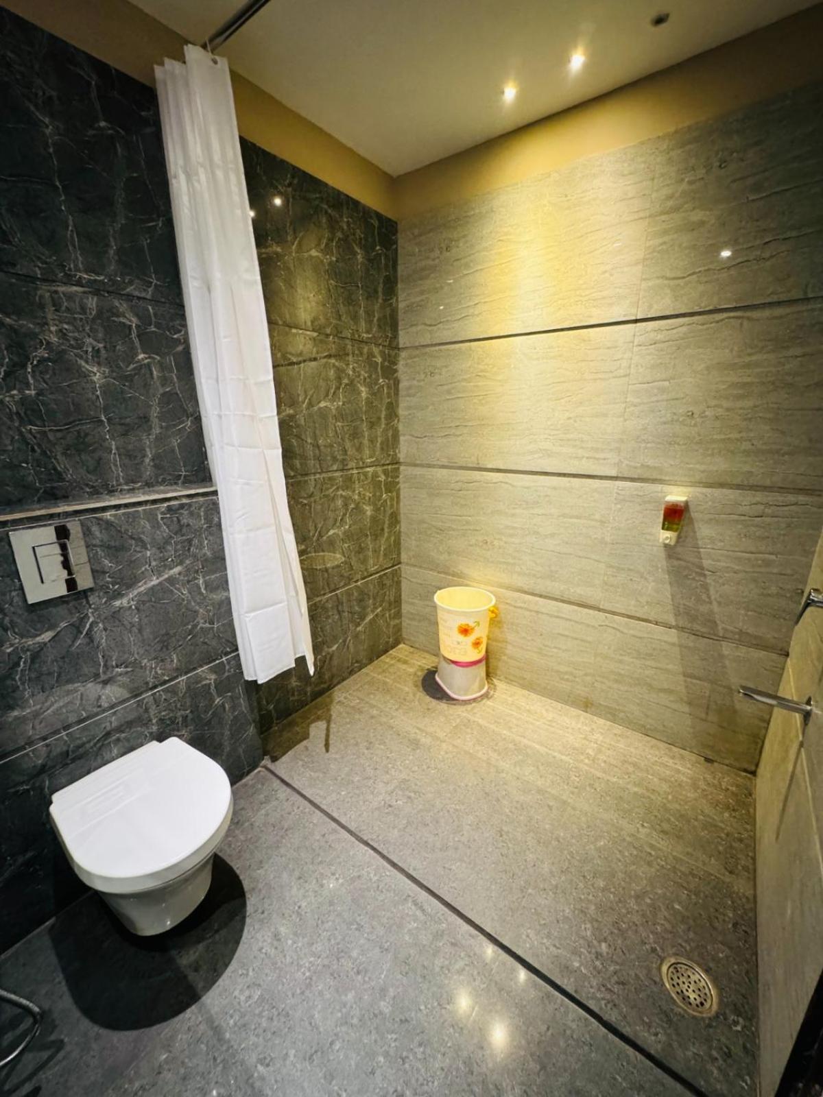The Pearl Hotel Sirsa Exterior photo