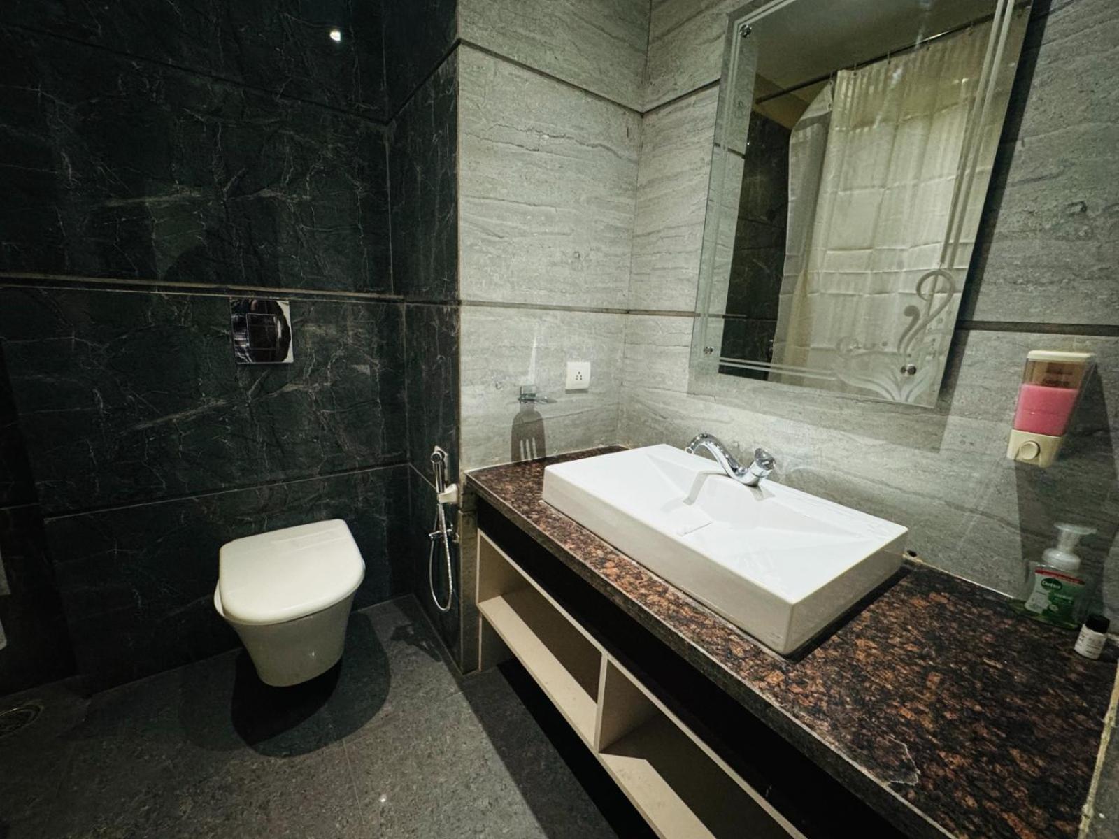 The Pearl Hotel Sirsa Exterior photo