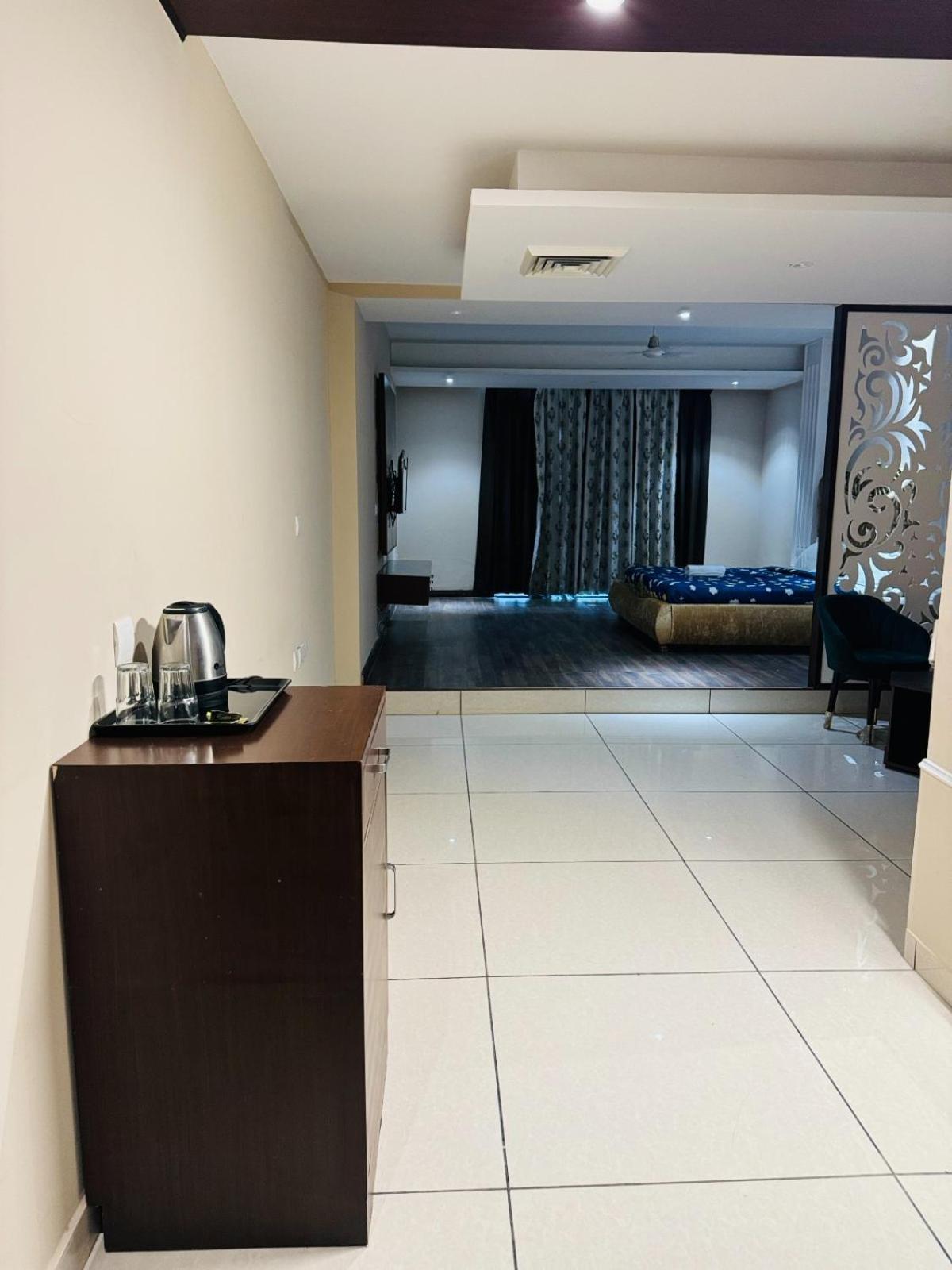 The Pearl Hotel Sirsa Exterior photo