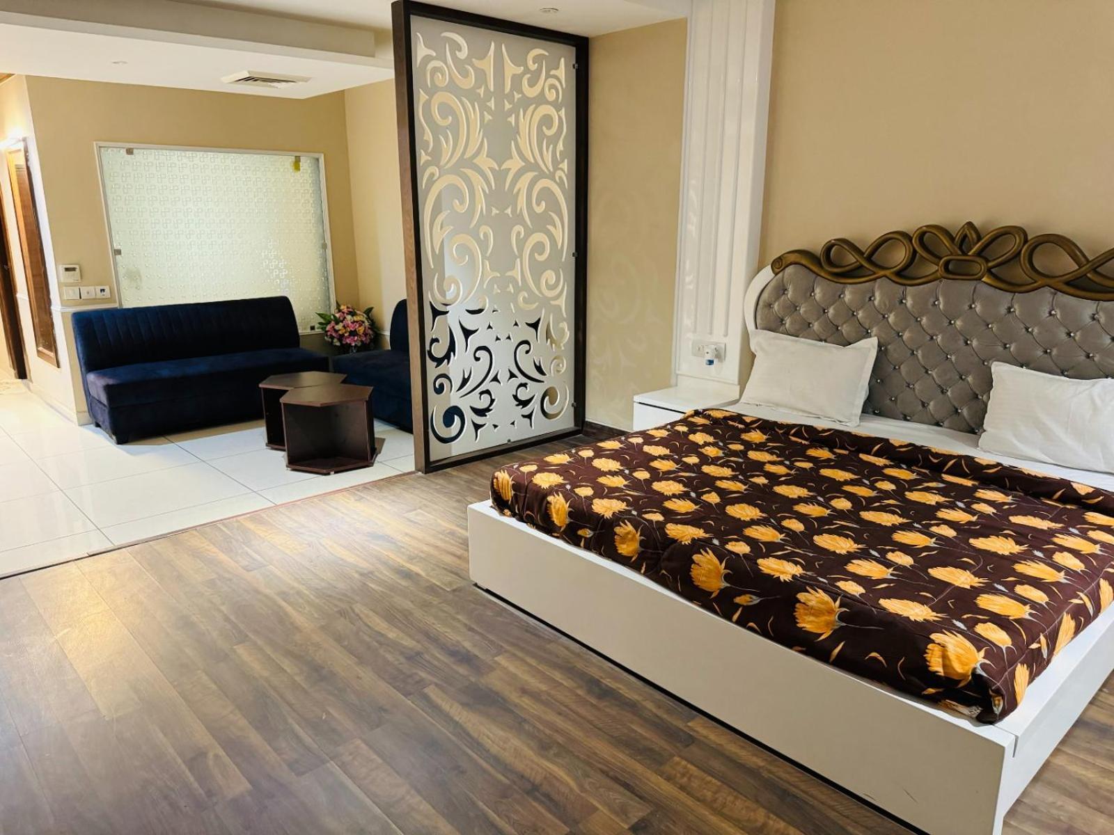 The Pearl Hotel Sirsa Exterior photo