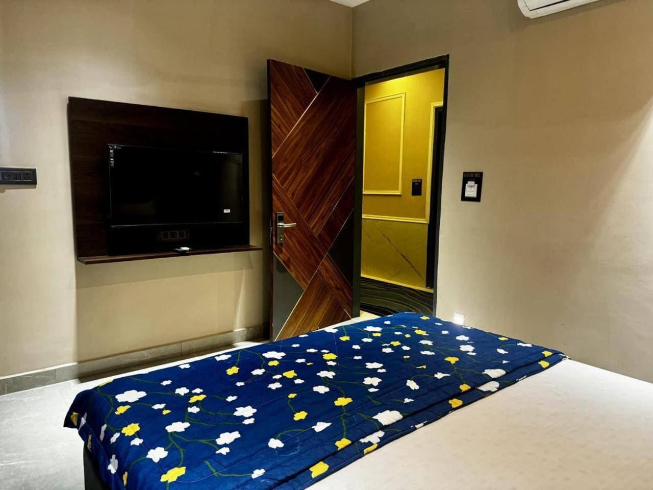 The Pearl Hotel Sirsa Exterior photo