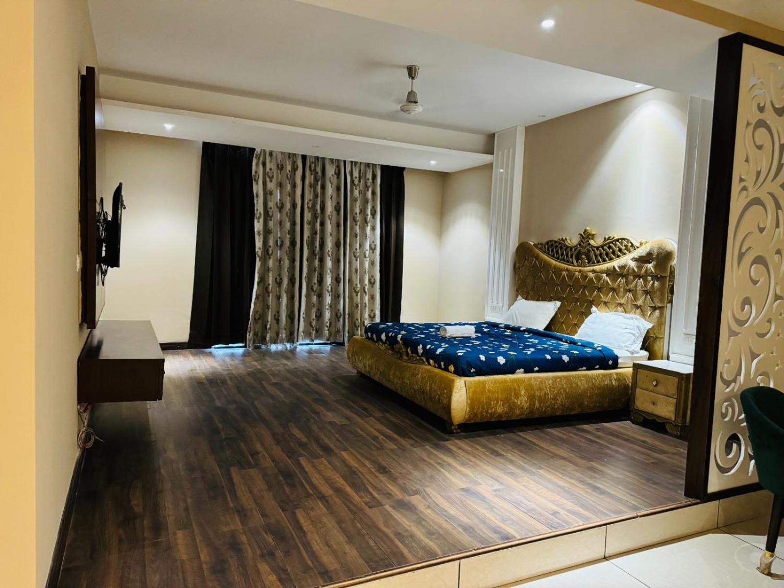The Pearl Hotel Sirsa Exterior photo
