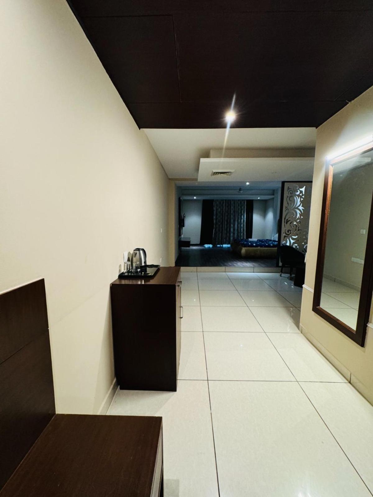 The Pearl Hotel Sirsa Exterior photo