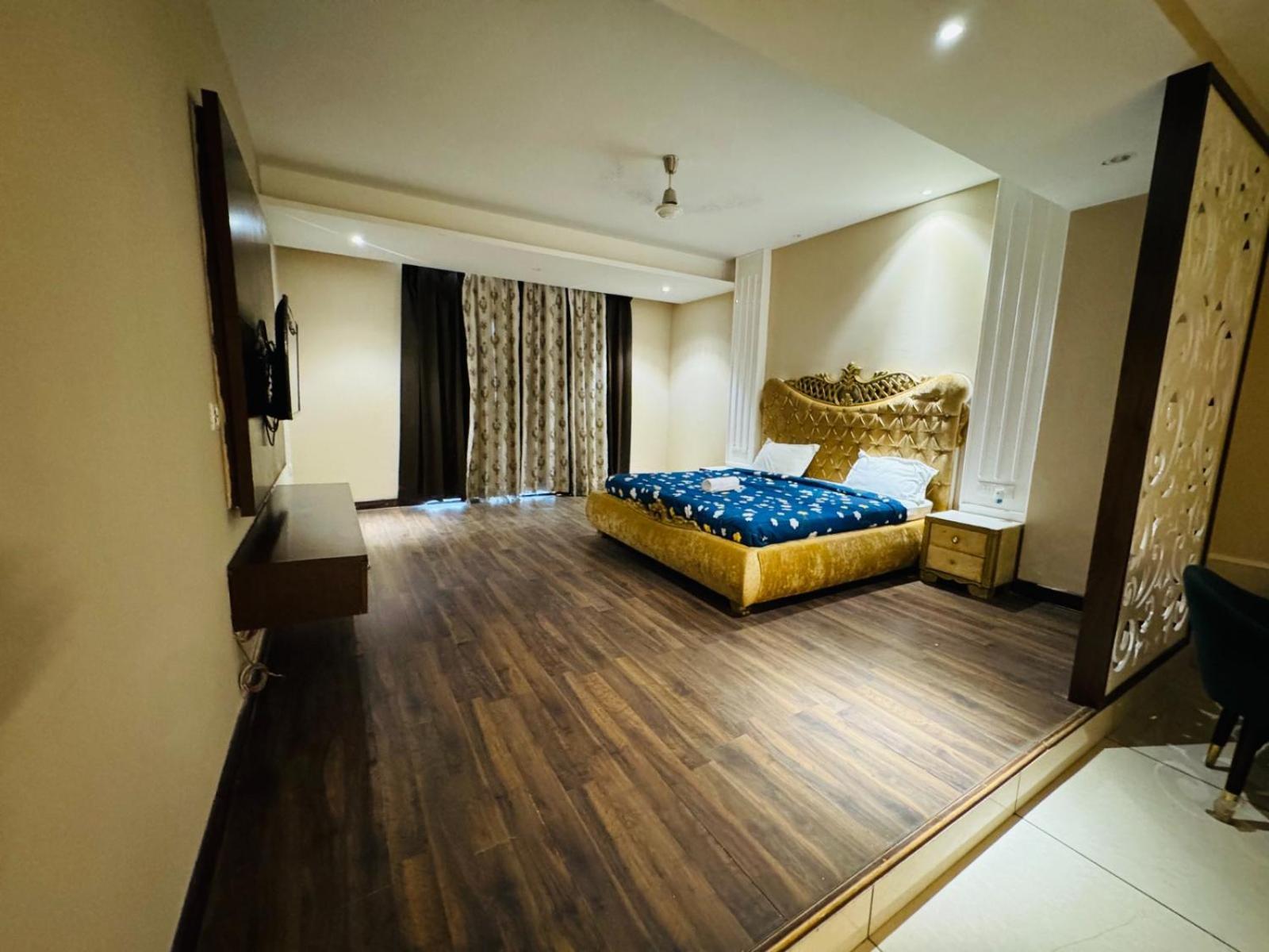 The Pearl Hotel Sirsa Exterior photo