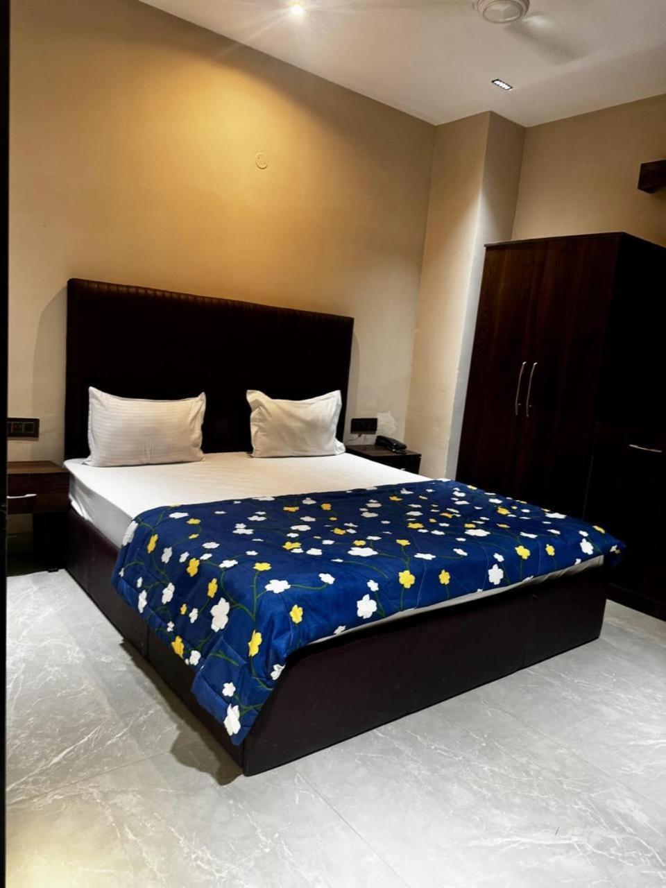 The Pearl Hotel Sirsa Exterior photo