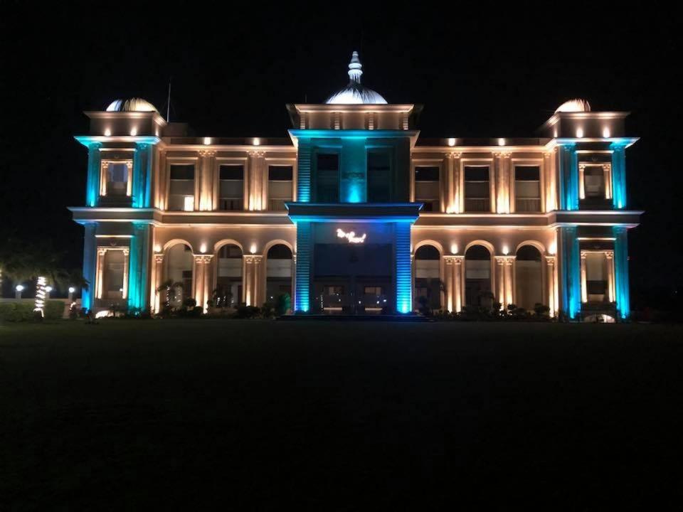 The Pearl Hotel Sirsa Exterior photo