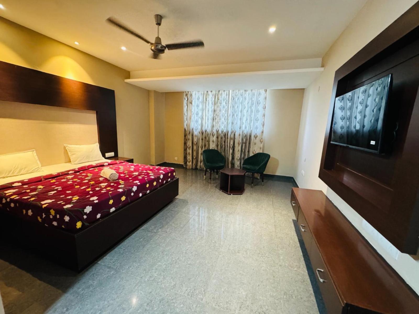 The Pearl Hotel Sirsa Exterior photo