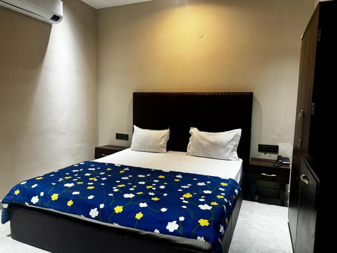 The Pearl Hotel Sirsa Exterior photo