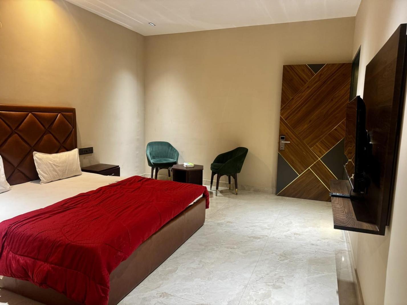 The Pearl Hotel Sirsa Exterior photo