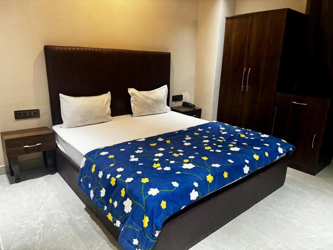 The Pearl Hotel Sirsa Exterior photo