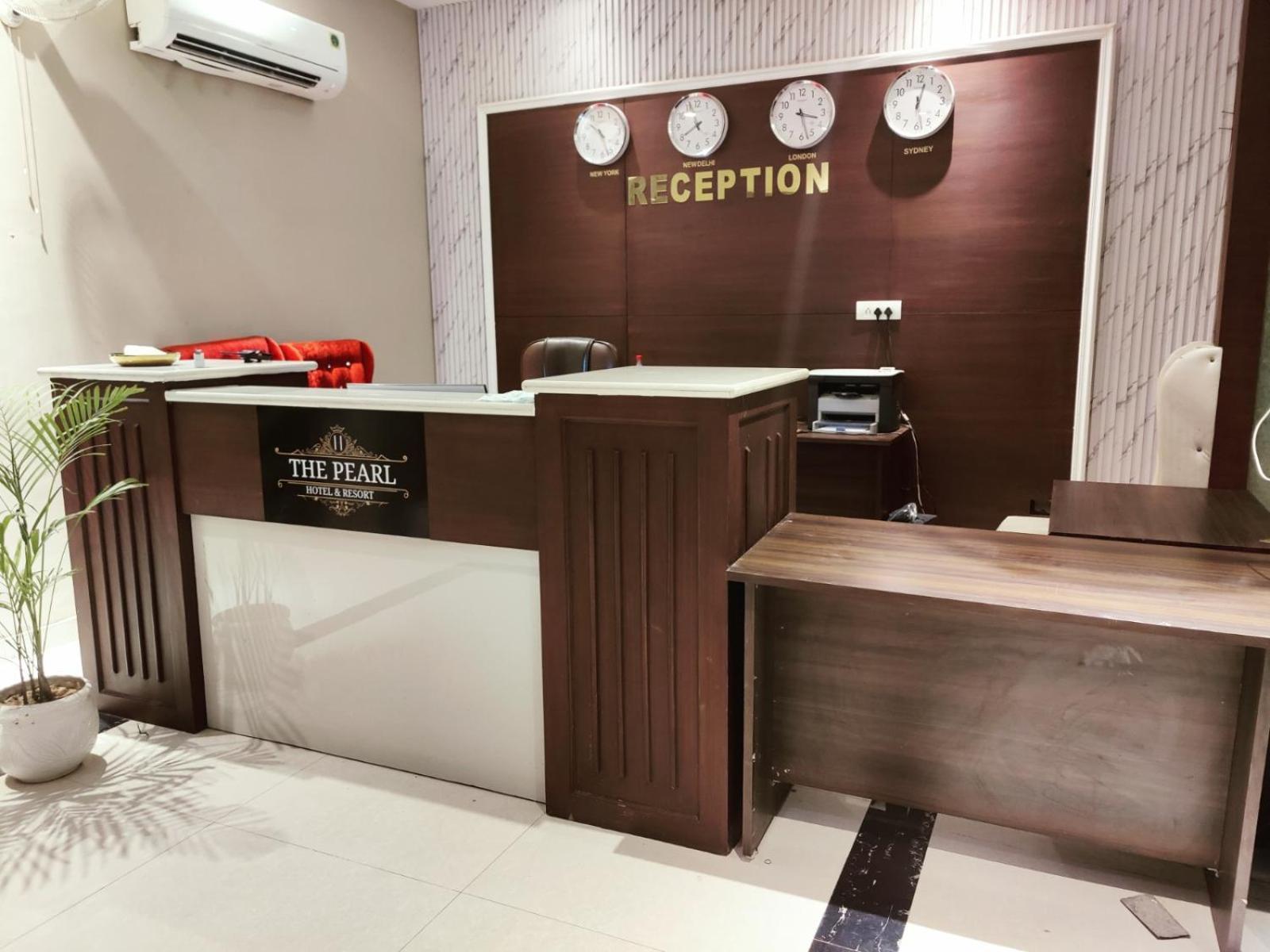 The Pearl Hotel Sirsa Exterior photo